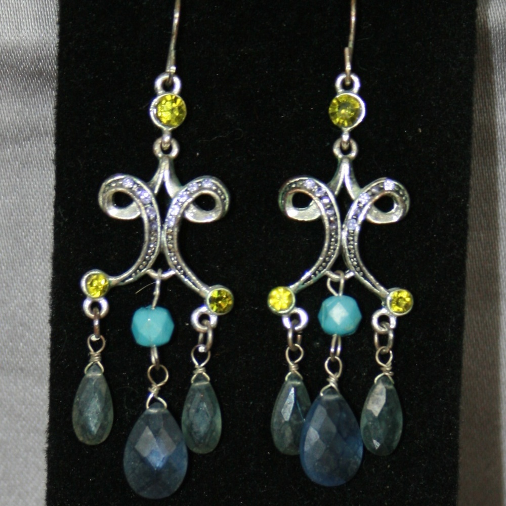 2 pair of Earrings